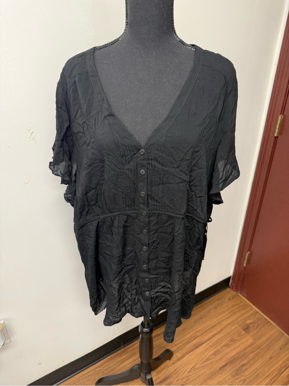 torrid Black Lightweight Rayon Top with Brand Tag Size 3